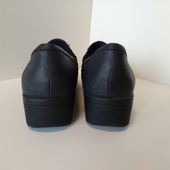 Navy loafers, size 7W - Picture 4 of 8